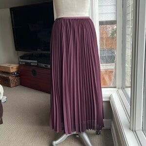 Jude Maxi Skirt in Plum - Aritzia Babaton